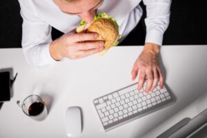 العادات الغذائية الخاطئة وتأثيرها على الصحة الجنسية